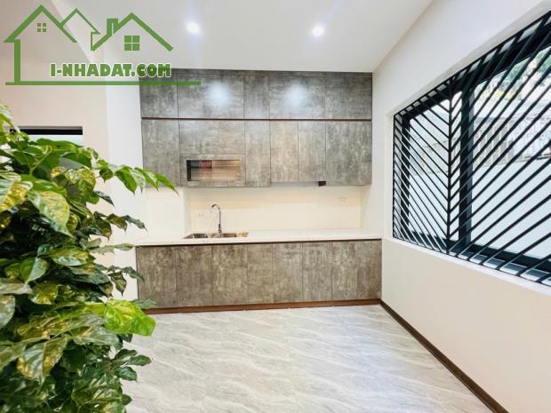 Cực hiếm- Ô tô đỗ cửa- KD- abans nhà Lạc Trung,Hai Bà Trưng- 40m x3T, 6.7 tỷ - 2