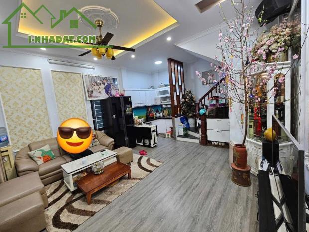 NHÀ ĐẸP 95M, 5 TẦNG, MT 5.5M, 18TỶ, Ô TÔ, NỘI THẤT XỊN, Ở SƯỚNG, LẠC LONG QUÂN, TÂY HỒ.