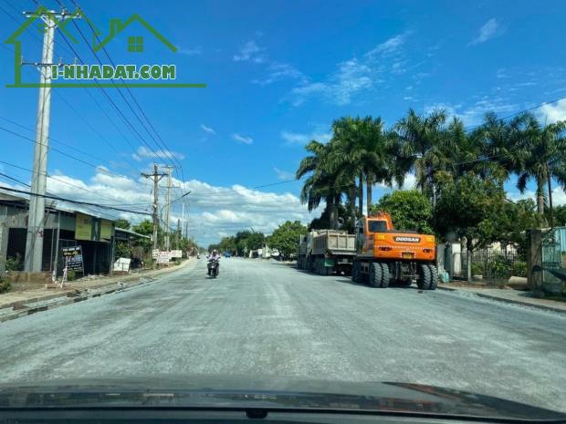 Bán MẶT TIỀN QUỐC LỘ 42m, 2 miếng (11x60=618m).sát trường, chợ tân hương BECAMEX 460tr - 1