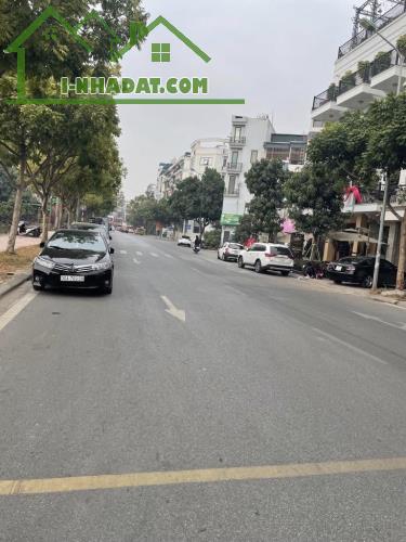 Bán nhà Mặt Phố Lâm Hạ 7 tầng Thang Máy, nội thất cao cấp, View thoáng vĩnh viễn