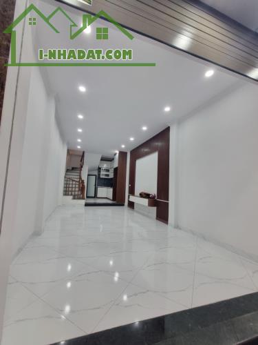 Cần bán gấp căn 36m 5 tầng ngọc hồi ,3 ngủ, 1 phòng thờ.1 phòng khách,5.9 tỷ lh:0972118418