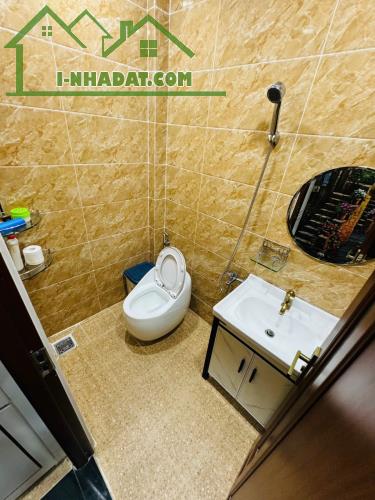 Hiếm! Nhà ngay MT Lê Văn Sỹ, 5 tầng, 63m2( ngang 6m ),7PN,sổ vuông.Pháp lý chuẩn - 1
