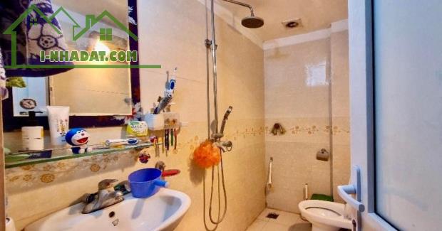 Chủ nhà gửi bán nhà đẹp để lại toàn bộ nội thất