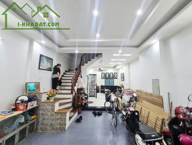 Bán Liền Kề Xa La, vỉa hè ô tô dừng đỗ, kinh doanh, view chung cư 82m2, chỉ 16 tỷ hơn