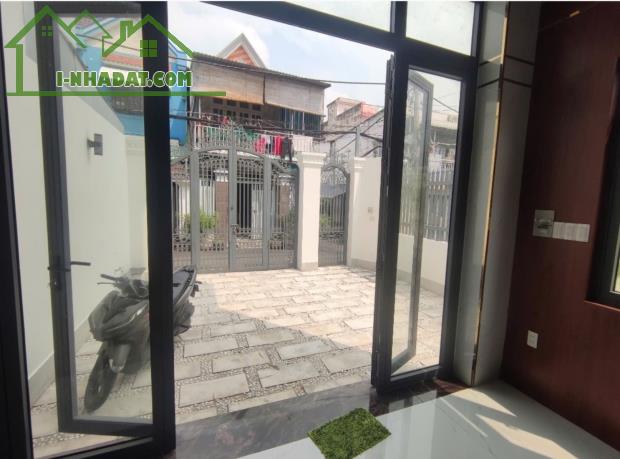Bán nhà 5 tầng - Căn góc- ngay chợ Hiệp Bình ( Ngang 6m Dài 19,5m )