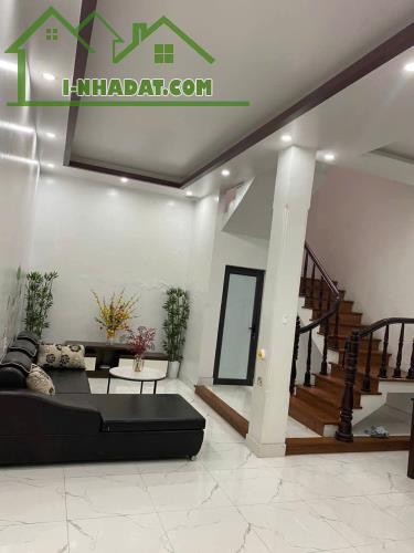 Cho thuê nhà Lạch Tray , gần Đại học Hàng Hải ,  gia đình ở ok