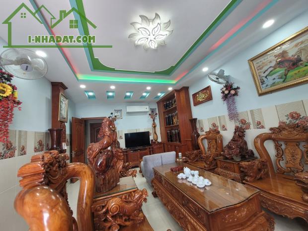 NHÀ MẶT TIỀN GÒ DƯA, 92M2, 5 TẦNG, 6PN, TẶNG NỘI THẤT XỊN SÒ, CÓ VỈA HÈ, CHỈ 13.8 TỶ.