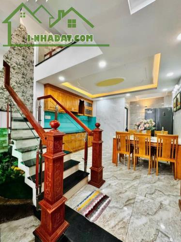 Đi nước ngoài định cư bán gấp nhà ở đường Nguyễn Văn Lạc, phường 19, quận Bình Thạnh, giá - 2
