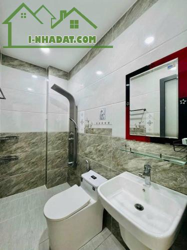 Đi nước ngoài định cư bán gấp nhà ở đường Nguyễn Văn Lạc, phường 19, quận Bình Thạnh, giá - 1