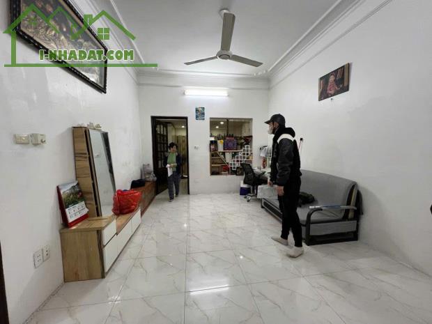 BÁN NHÀ TẬP THỂ TRUNG TÂM ĐỐNG ĐA – HỒ ĐẮC DI– 3PN - Ô TÔ ĐỖ CỬA - 2