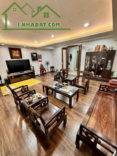 Gấp Gấp! Nguyễn Phúc Lai, 93m, mặt tiền 5m, giá chỉ 27,1 tỷ, vỉa hè, ô tô tránh, ở ngay