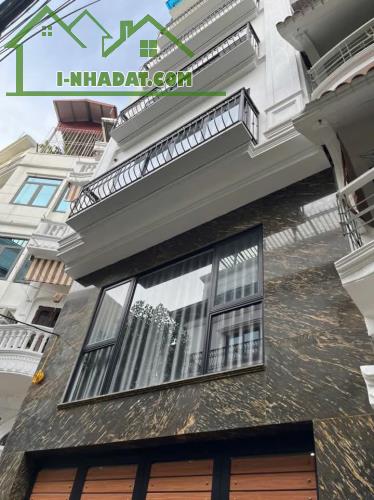 Chính chủ bán toà Chúng Cư MiNi Phố Hàng Bột Đống Đa 80m2x7T