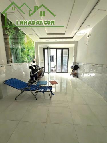 Nhà ô tô đỗ cửa, gần C/c Ruby Nguyễn Sỹ Sách, 4.65 tỷ