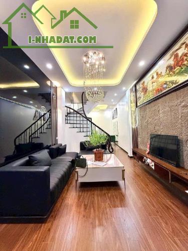 *Cần bán căn Nhà riêng Phố trần khát chân. Quận Hai bà trưng, Nhà mới đẹp lung linh như hì