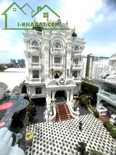 Bán Biệt Thự Mặt Tiền Trần Văn Kiểu Q6, 1200 m2 20m Mặt Tiền, Nội Thất Cao Cấp, 300 Tỷ