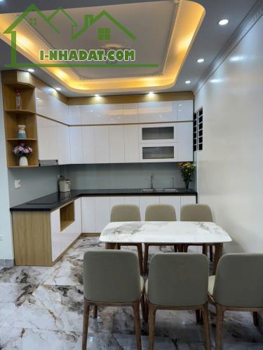 NHÀ MỚI LÕI NGỌC THỤY 60M, 6T, MT4M, NỞ HẬU, 3 THOÁNG, THANG MÁY, GẦN Ô TÔ QUAY ĐẦU.