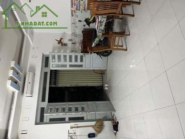 Bán nhà mặt phố Đông Minh, Dĩ An, 100m², 4.6 tỷ, sổ đỏ
``` - 2