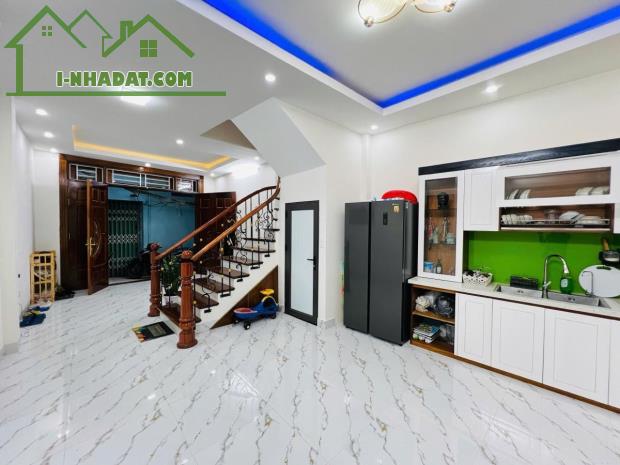 CẦN BÁN GẤP NHÀ ĐẠI LA - 30M RA PHỐ - BA GÁC ĐỖ CỬA - GIÁ 7.5 TỶ - SĐCC - 1