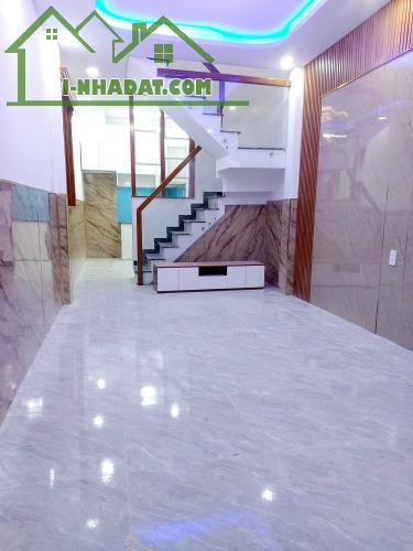 Kẹt tiền bán gấp! Nhà 48m2 Giá 1 tỷ5 gần công viên Tầm Vu, Bình Thạnh. Hẻm oto, thông, SHR