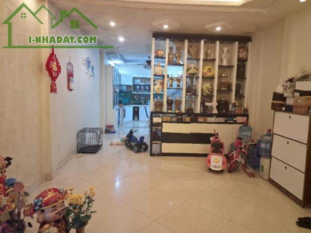 BÁN NHÀ NGUYỄN CHÍ THANH, GẦN PHỐ, 5 TẦNG Ô TÔ ĐỖ CỬA, NHỈNH 1x TỶ - 1