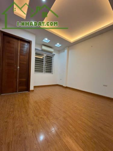 Bán nhà khu Lê Trọng Tấn, Thanh Xuân. 42m2, 5T ô tô đỗ cửa, 10m ra mặt phố ô tô tránh - 2