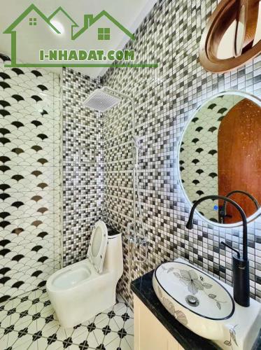 Bán gấp nhà đường Võ Văn Tần, P.3, Quận 3 . Giá 2 tỷ 790. Còn Thương lượng.  - Vị - 1