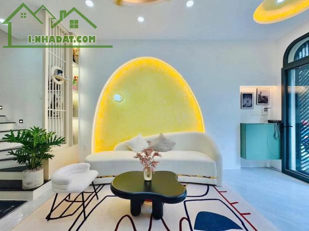 Bán gấp nhà đường Võ Văn Tần, P.3, Quận 3 . Giá 2 tỷ 790. Còn Thương lượng.  - Vị - 3