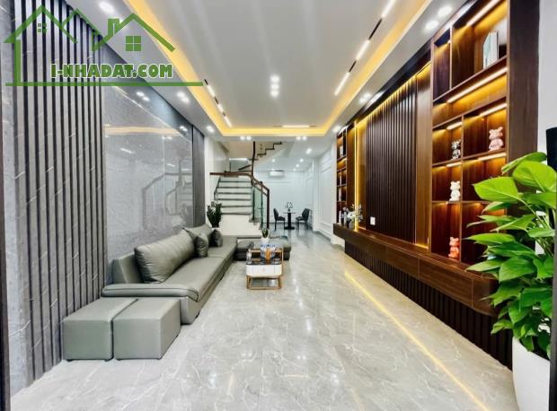 Bán nhà Lâm Tường, Hồ Nam, Lê Chân, Hải Phòng. 4 tầng, 55m2, 4,2 tỷ. Ngang 3,7m, d2