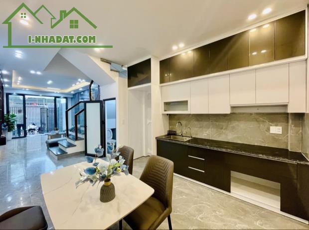 Bán nhà Lâm Tường, Hồ Nam, Lê Chân, Hải Phòng. 4 tầng, 55m2, 4,2 tỷ. Ngang 3,7m, d2 - 2