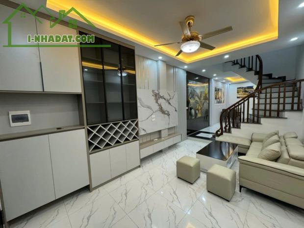CỰC HIẾM - ÔTÔ ĐỖ CỔNG - 15M RA ĐƯỜNG HỒNG TIẾN - NGÕ THÔNG TỨ TUNG - BÁN NHÀ NGỌC THỤY - 4