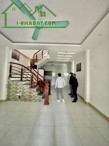 HÀNG HÓT SIÊU ĐỈNH Ô TÔ VÀO TẬN NGÕ ở YÊN NGHĨA - 1