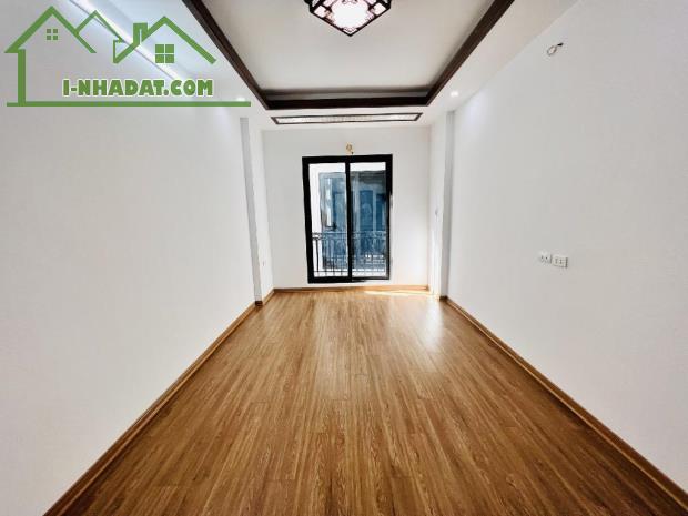 Oto Đỗ Cổng - Nhà Mới Tinh - 30m x 5 Tầng P. Thạch Bàn - Giá 5,4 Tỷ - 1