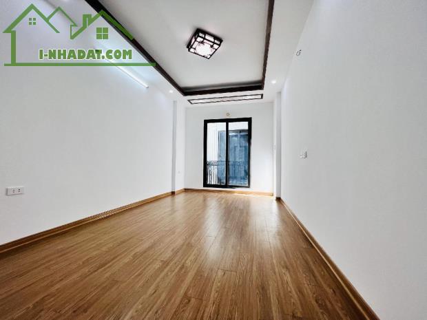 Oto Đỗ Cổng - Nhà Mới Tinh - 30m x 5 Tầng P. Thạch Bàn - Giá 5,4 Tỷ - 3