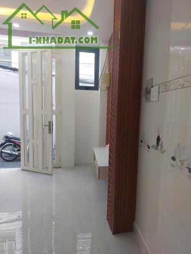 Bán nhà riêng hẻm cách Trần Xuân Soạn 15m, 4,3 tỷ, 28,2m2, diện tích sử dụng 80m2 giá tốt - 1