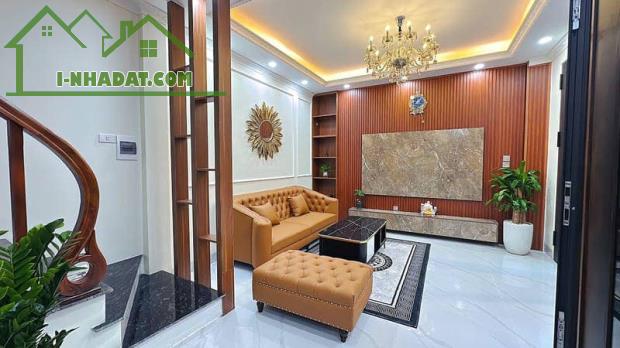 BÁN NHÀ PHỐ BÁT KHỐI XÂY MỚI - 5 TẦNG FULL NỘI THẤT - VỊ TRÍ SIÊU ĐẸP - CÁCH OTO 20M - 1