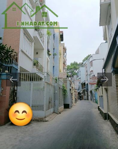 Bán nhà Trần Hưng Đạo, P.1, Q.5, gần mặt tiền, DT: 3 X 12.5, ba tầng, giá 6 tỷ.