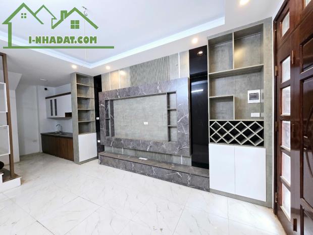 🔥 THẠCH BÀN - NGUYỄN VĂN LINH - 32M² - 5 TẦNG - 3 NGỦ - Ở LUÔN - 5.6 TỶ! - 3