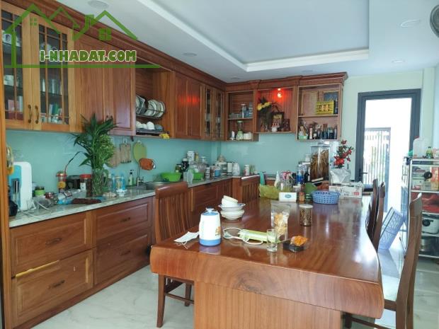 Bán nhà mặt phố Hiệp Bình Chánh, Thủ Đức, 92m2, 7.9 tỷ, 3 tầng
``` - 3