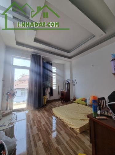 Bán nhà mặt phố Hiệp Bình Chánh, Thủ Đức, 92m2, 7.9 tỷ, 3 tầng
``` - 2