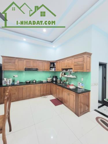 Bán nhà mặt phố Đỗ Xuân Hợp, P. Phước Long B, Q.9, 70m², 8.4 tỷ, 4 tầng, 7PN, 7WC. - 2