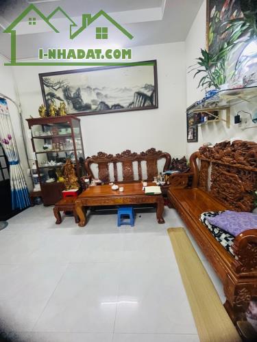 BÁN NHÀ,DIỆN TÍCH HƠN 80M2,ĐƯỜNG 6M,GIÁ 5x Tỷ.GẦN GIGAMAILDDUONGWF XE ÔT