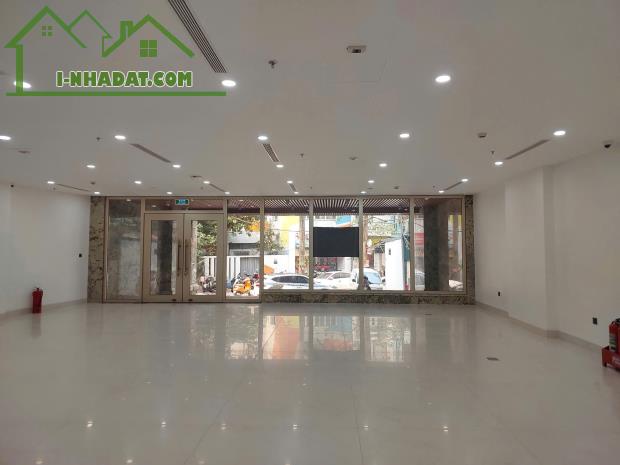 Cho thuê gấp 170m2 sàn văn phòng Trần Duy Hưng thông sàn, thang máy, có hầm để xe, ô tô