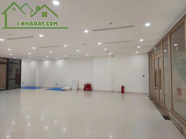 Cho thuê gấp 170m2 sàn văn phòng Trần Duy Hưng thông sàn, thang máy, có hầm để xe, ô tô - 3
