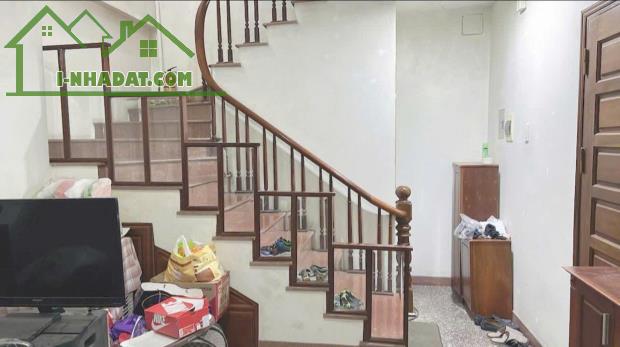 Bán nhà ngõ 189 nguyễn Ngọc Vũ - phường Trung Hoà 10m ra Ô tô tránh - Nhà GĐ tự xây - 3