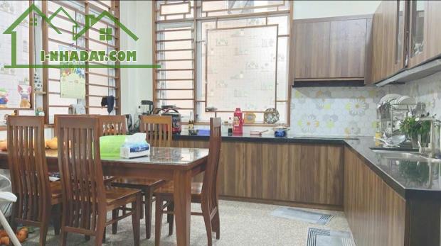 Bán nhà ngõ 189 nguyễn Ngọc Vũ - phường Trung Hoà 10m ra Ô tô tránh - Nhà GĐ tự xây - 2