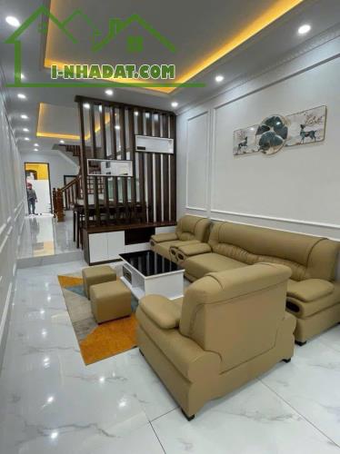 Đẹp nhất Ngọc Thụy lúc này, diện tích 43m2,  4 tầng,  mt3.5m, ô tô vào nhà, chưa tới 8 tỷ - 2