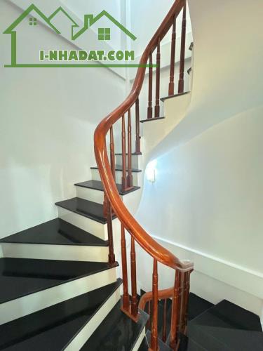 Hàng hiếm Nhỉnh 4 tỷ có ngay nhà 5 tầng vị trí đẹp đầy đủ tiện ích tại Phúc Đồng Long Biên