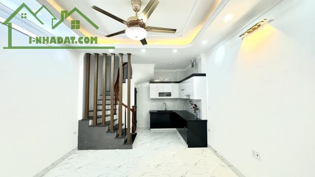 Hàng hiếm Nhỉnh 4 tỷ có ngay nhà 5 tầng vị trí đẹp đầy đủ tiện ích tại Phúc Đồng Long Biên - 1