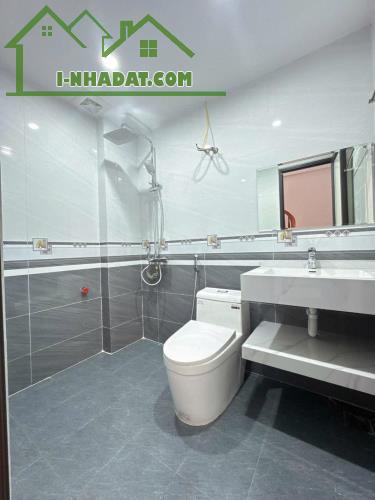 Hàng hiếm Nhỉnh 4 tỷ có ngay nhà 5 tầng vị trí đẹp đầy đủ tiện ích tại Phúc Đồng Long Biên - 3