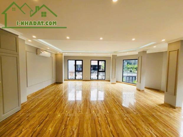 Mặt phố Linh Lang - Phan Kế Bính, vị trí vàng, mặt tiền 15m đỗ được 3 ô tô trước cửa, dt - 3
